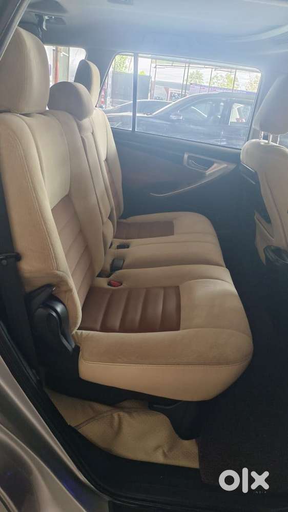 Toyota Innova Crysta 2.4 V, 2016