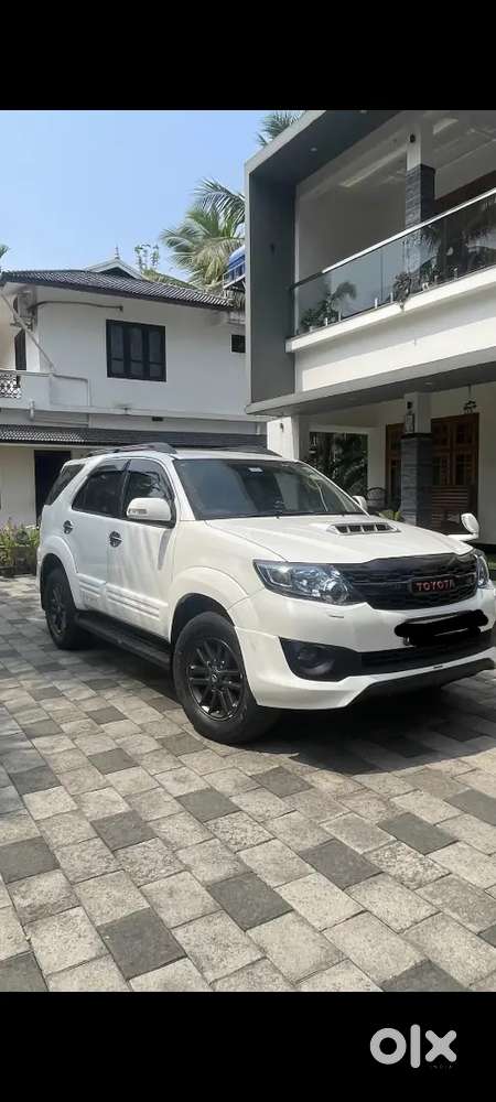 Toyota Fortuner 2015 Diesel 150000 Km Driven