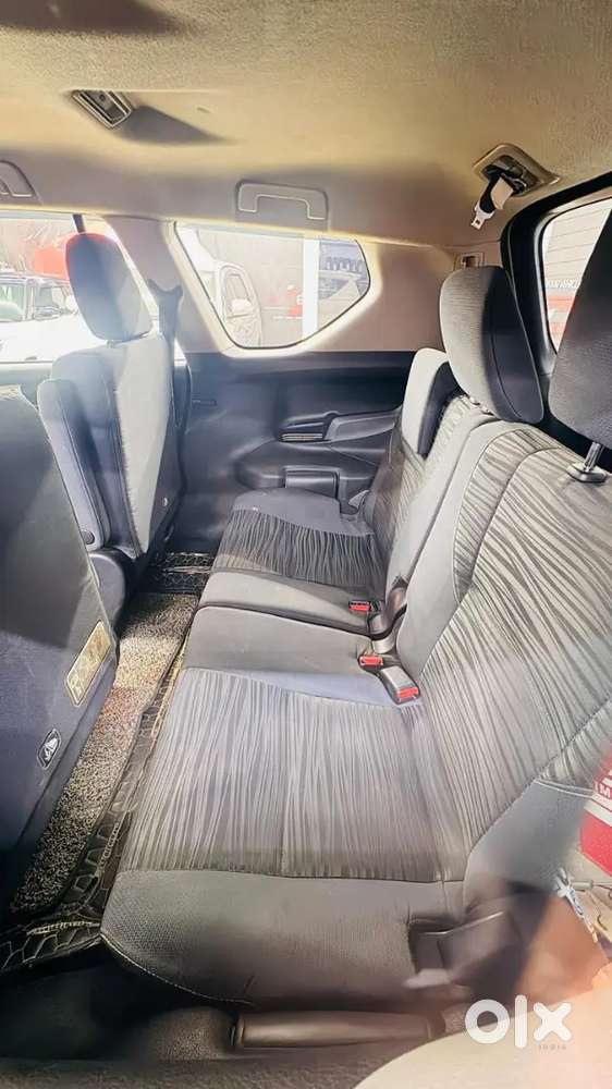 Innova Crysta 2.4 V Manual 7 Seat