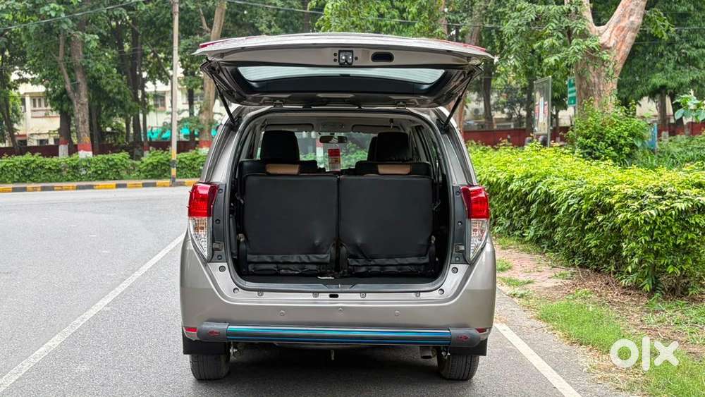  Toyota Innova Crysta 2.4 G Diesel &ndash; Excellent Condition