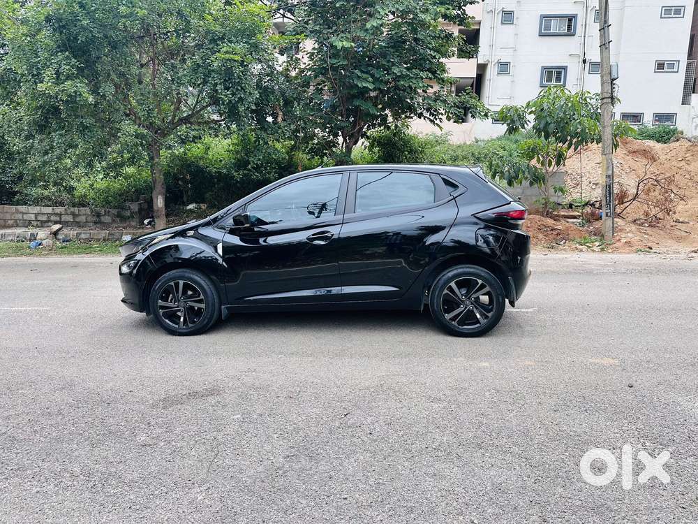 Tata Altroz 1.2 Xza Plus Dark Edition Dct, 2022, Petrol