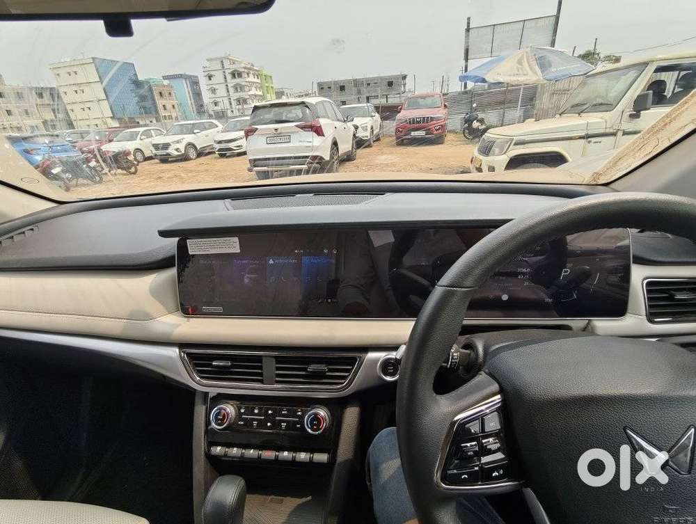 Mahindra Xuv700 2.0 Ax 7 Petrol At Luxury Pack Str, 2025