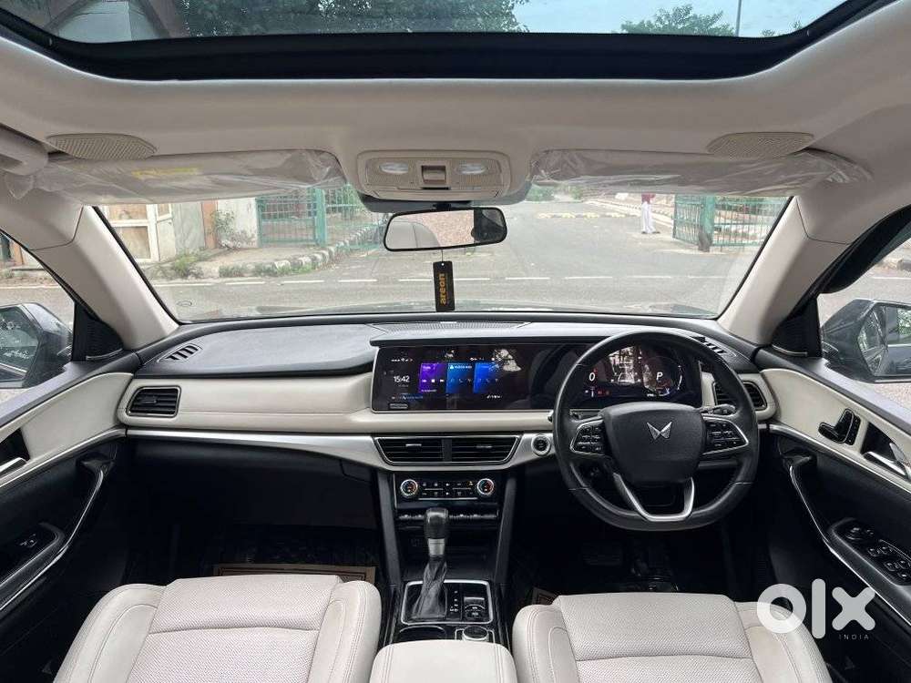 Mahindra Xuv700 2.0 Ax 7 Petrol At Luxury Pack Str, 2024, Petrol