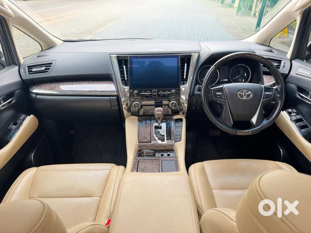 Toyota Vellfire Vip – Executive Lounge, 2022, Petrol