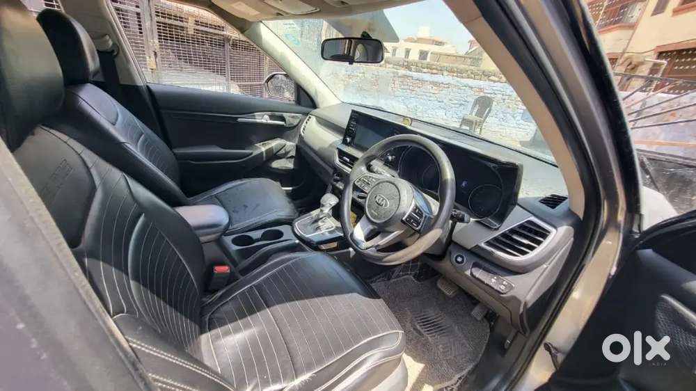 Brand: Kia
Model: Seltos 2020
Color: Grey / Steel Silver