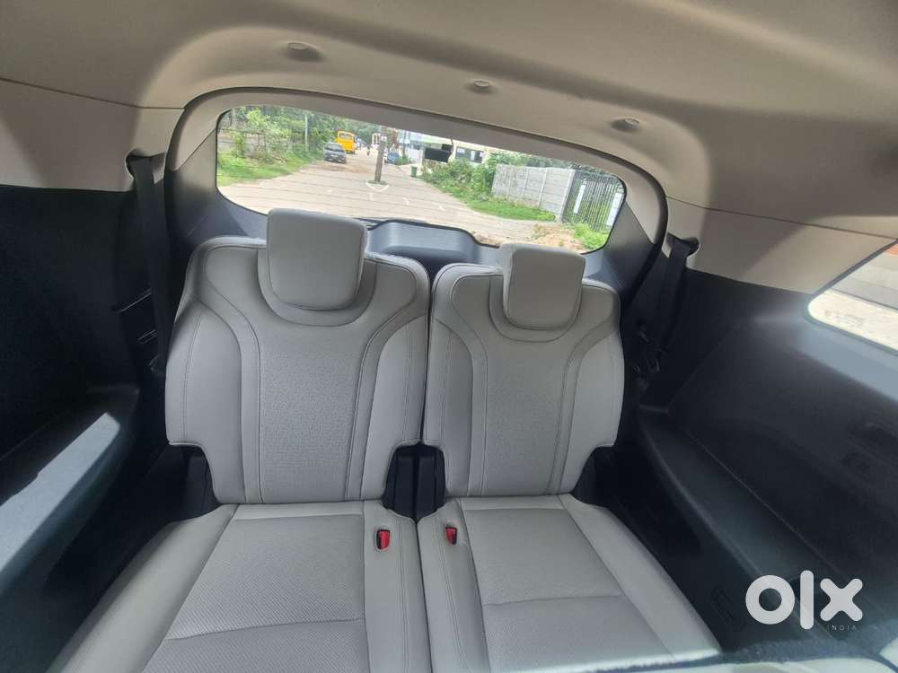 Mahindra Xuv700 2.0 Ax 7 Petrol At Str, 2024, Petrol