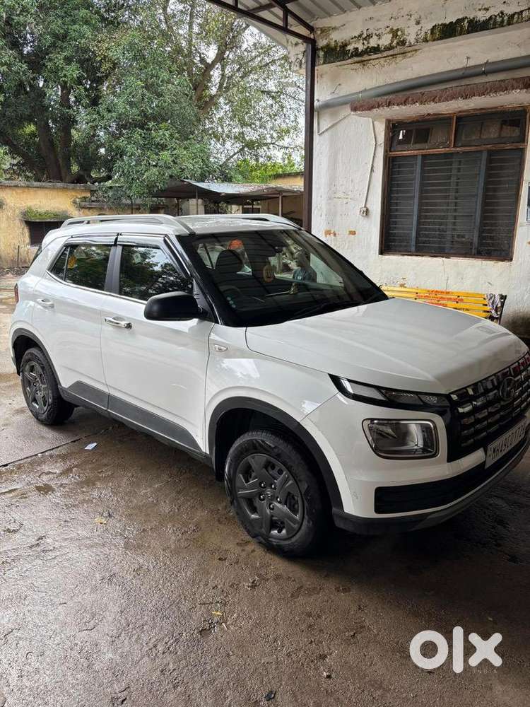 Hyundai Venue 2023 Petrol Well Maintained