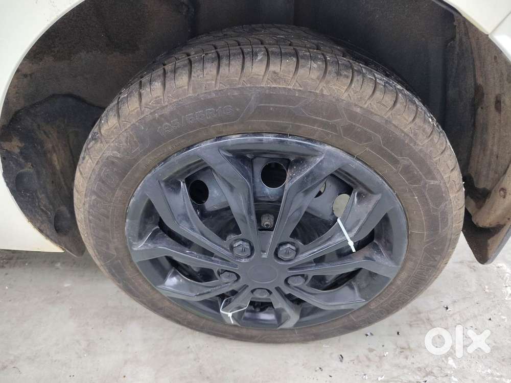 Tata Altroz 1.2 Xm Plus, 2023, Petrol