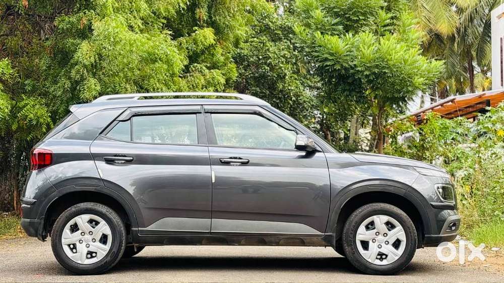 Hyundai Venue 1.2 S Plus, 2022, Petrol
