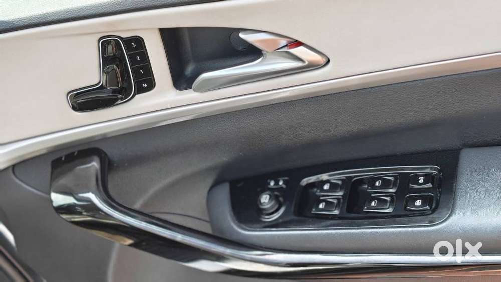 Mahindra Xuv700 2.2 Ax 7 Diesel At Luxury Pack Str, 2024, Diesel