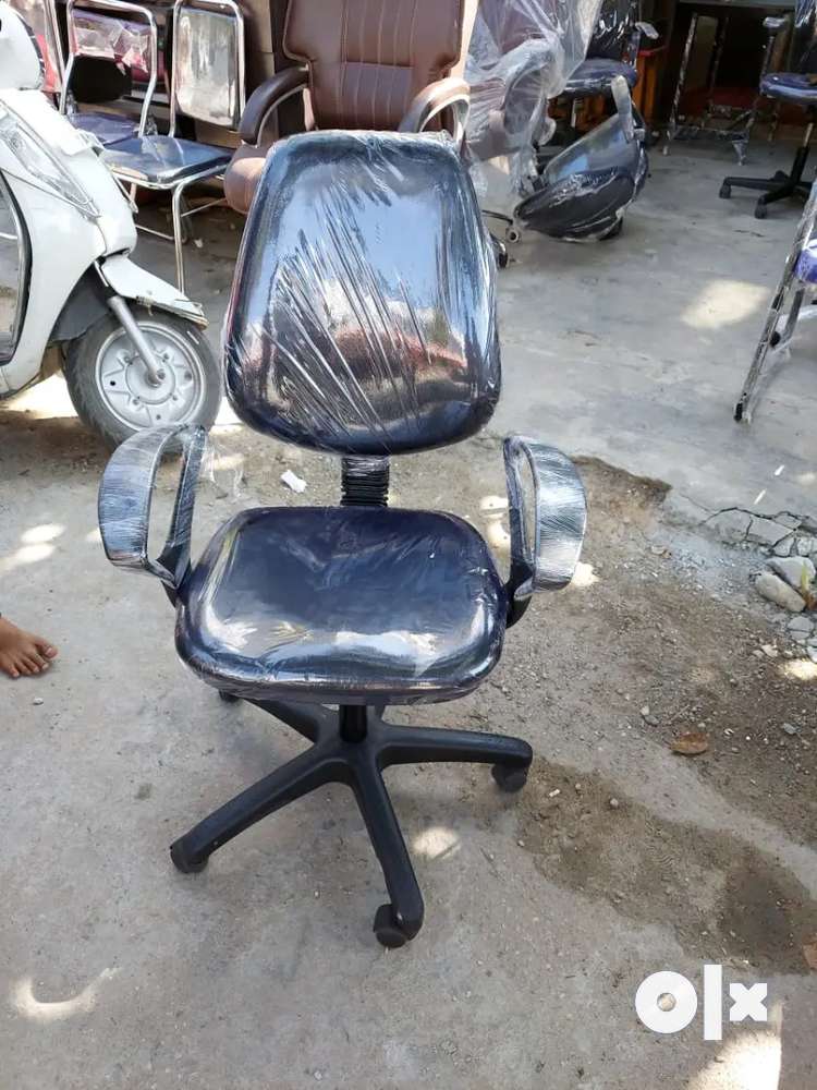 Office chair low price outlet olx