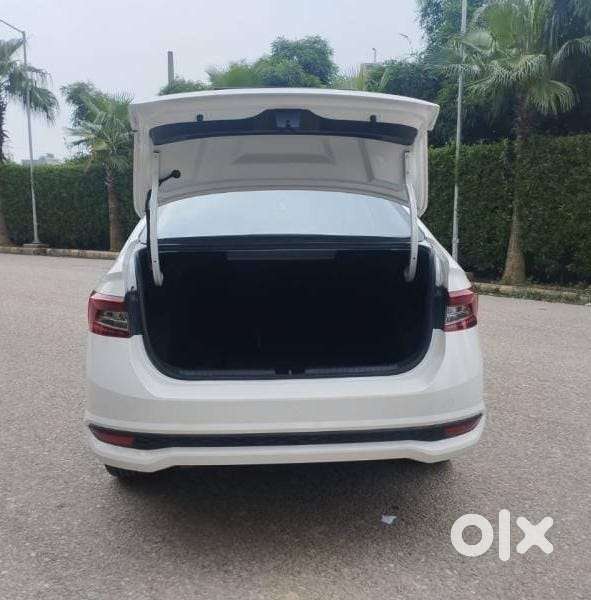 Skoda Slavia 1.0 Ambition Tsi, 2023, Petrol