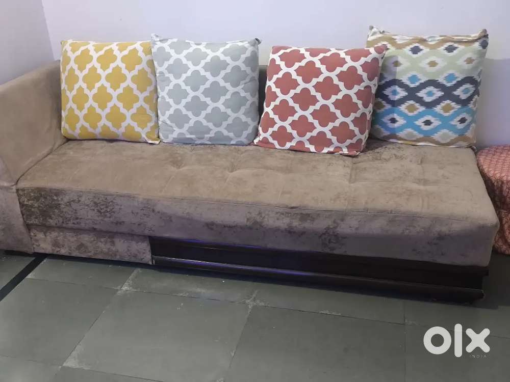 L shaped sofa with table