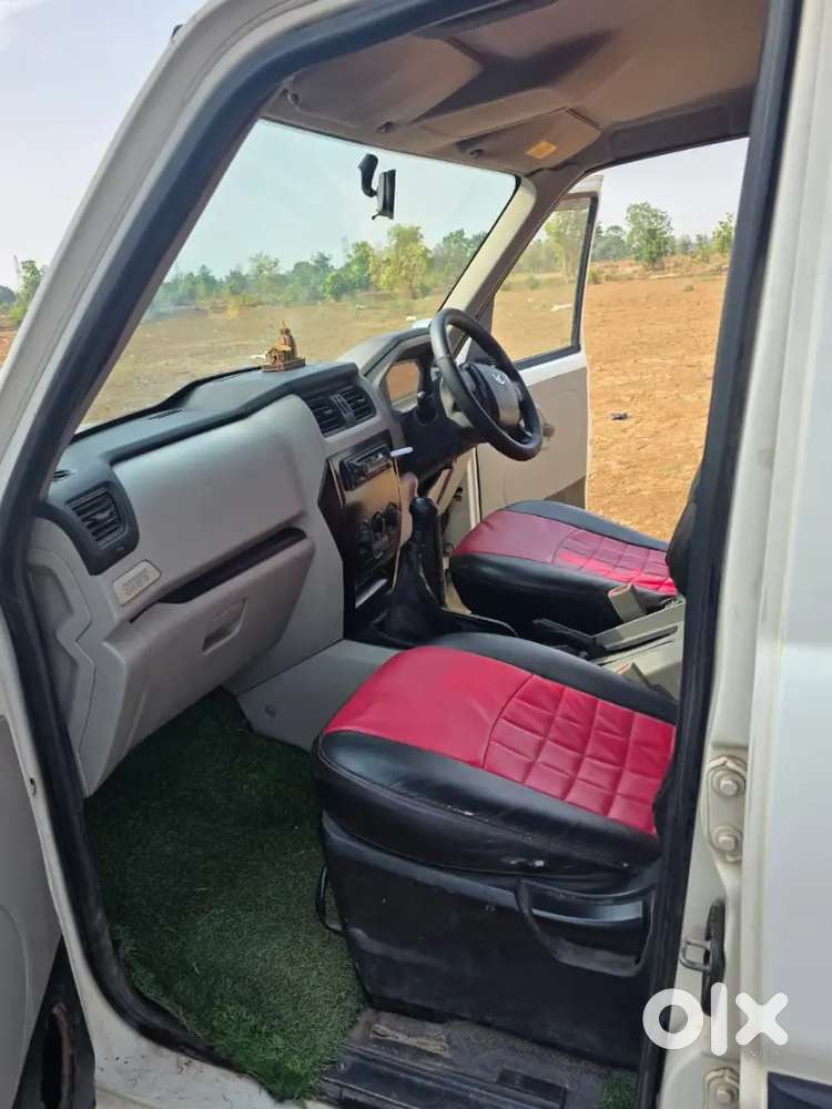 गाड़ी शोरूम कंडीशन में है ओरिजिनल गाड़ी ओरिजिनल पेंट
