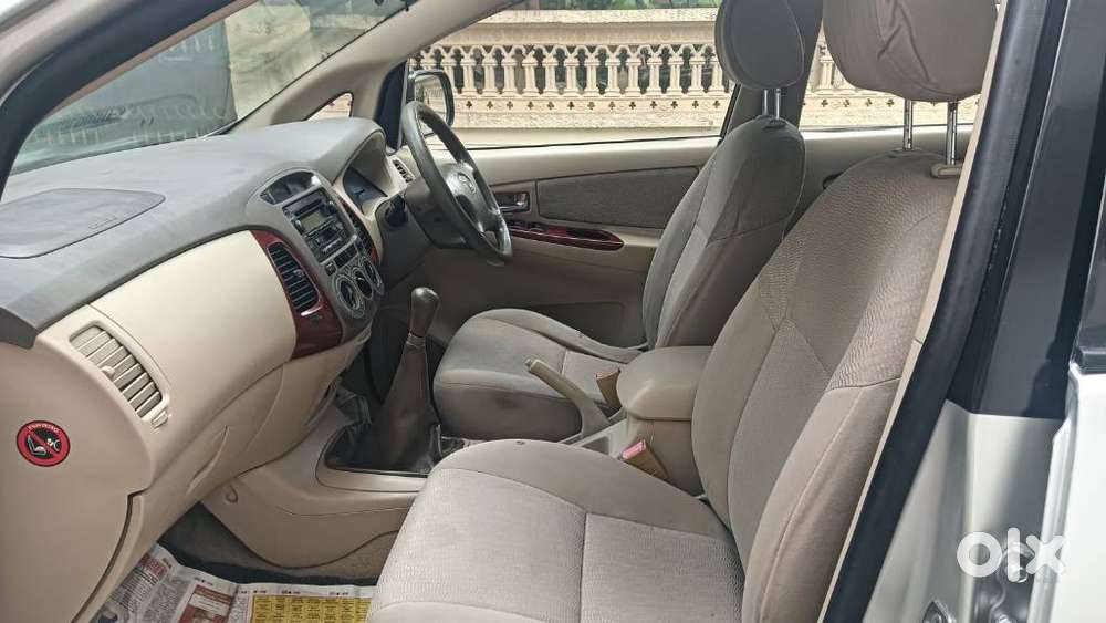 Toyota Innova 2.5 V Diesel 8-seater, 2006, Diesel