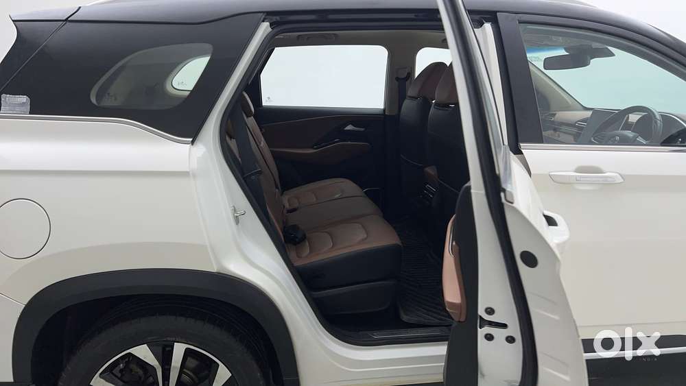 Mg Hector Plus Savvy Pro 1.5 Turbo Petrol Cvt 7 Str Dual Tone, 2023,..