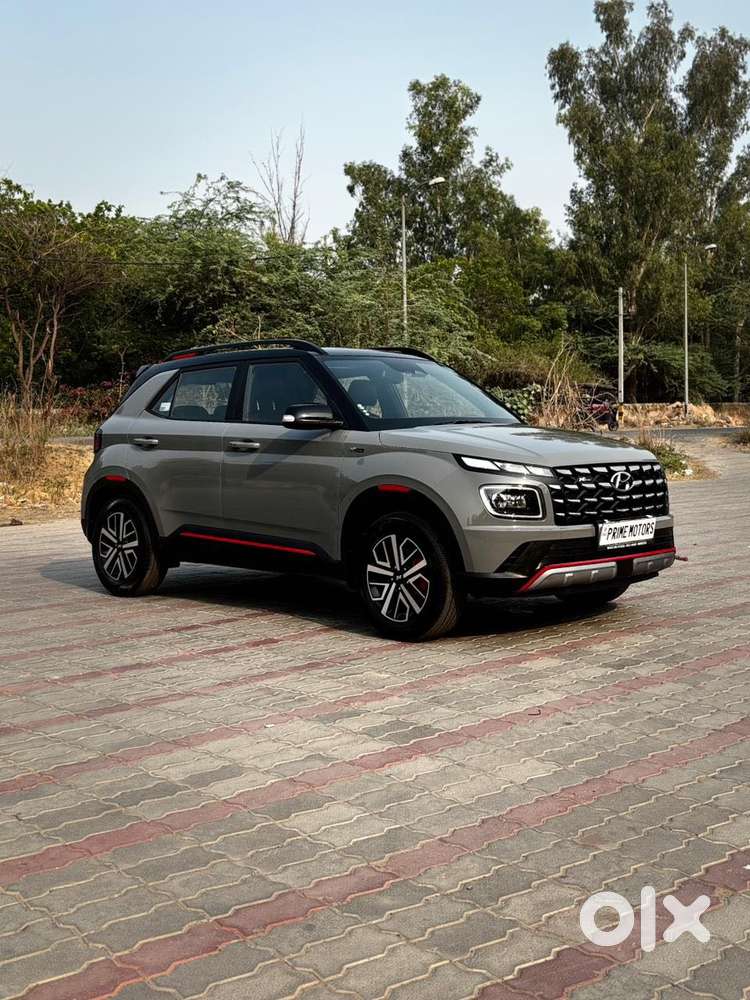Hyundai Venue 1.0 Sx (o) Turbo Dual Tone, 2025, Petrol