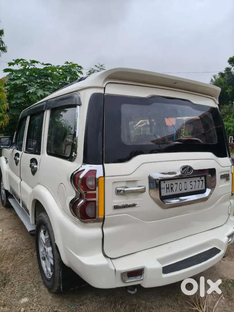Mahindra Scorpio S4 Diesel 2015