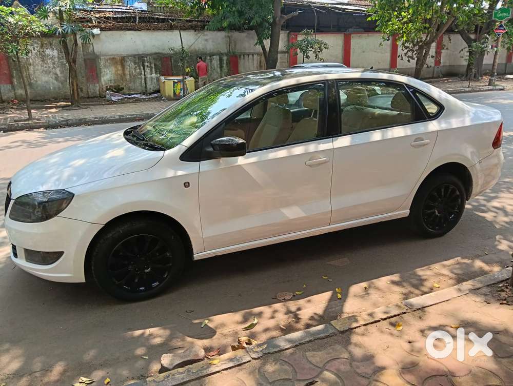 Skoda Rapid 1.6 Mpi At Elegance Plus, 2015, Petrol