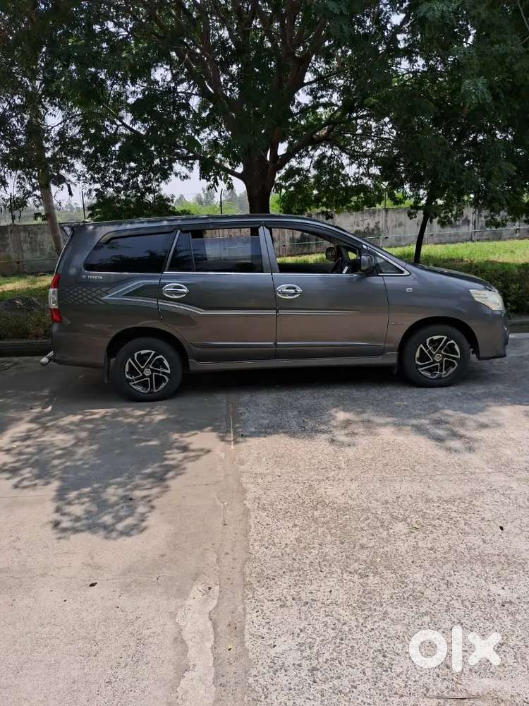 Toyota Innova 2014