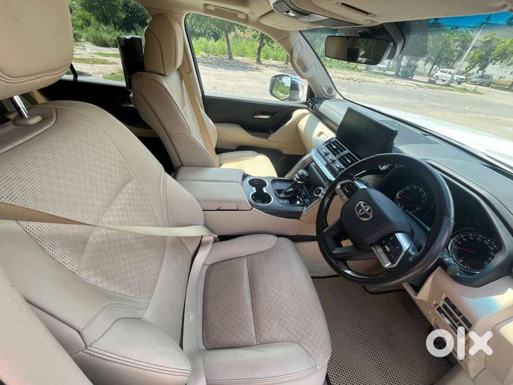 Toyota Land Cruiser Zx Petrol, 2024, Petrol