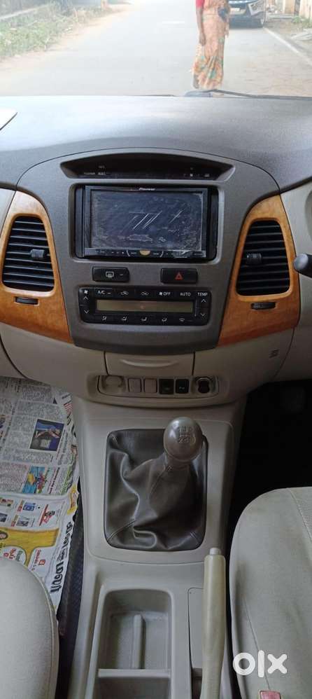 Toyota Innova 2004-2011 2.5 V Diesel 8-seater, 2011, Diesel