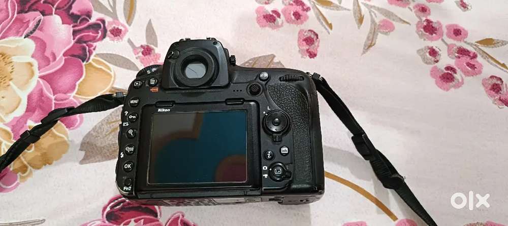 Nikon D850.kit lence 24-120mm...one 85mm lance two battery original.