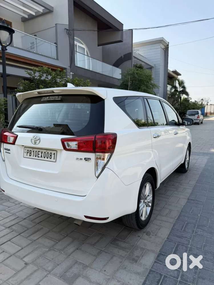 Toyota Innova Crysta 2.8 Zx At 7 Seater, 2016, Diesel