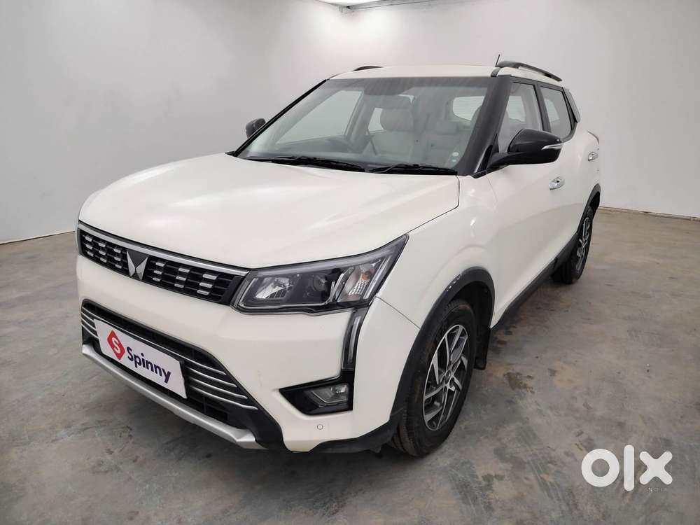 Mahindra Xuv300 1.2 W8 (o) Amt Petrol, 2023, Petrol