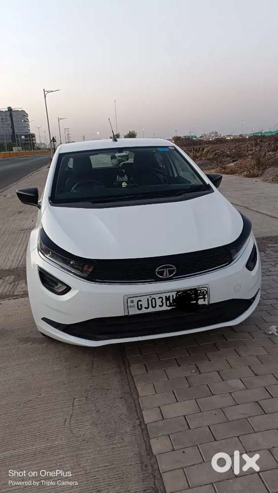 Tata Altroz Xm+ White Color