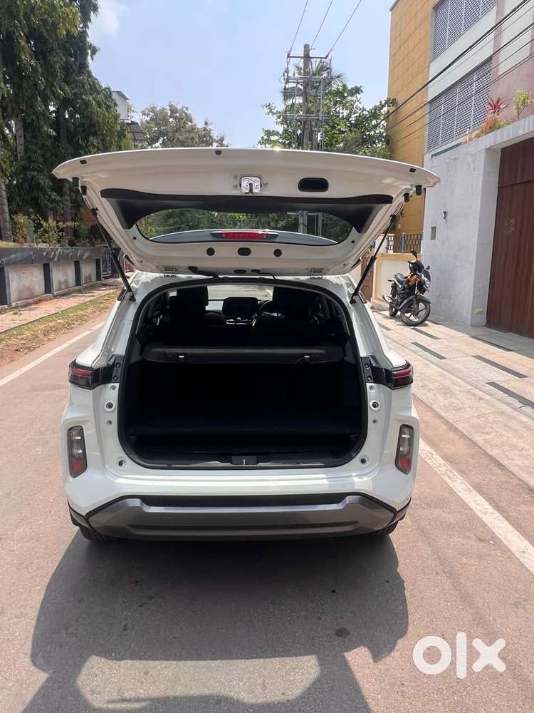 Maruti Suzuki Grand Vitara 1.5 Alpha Plus Intelligent Hybrid Ecvt, 2..
