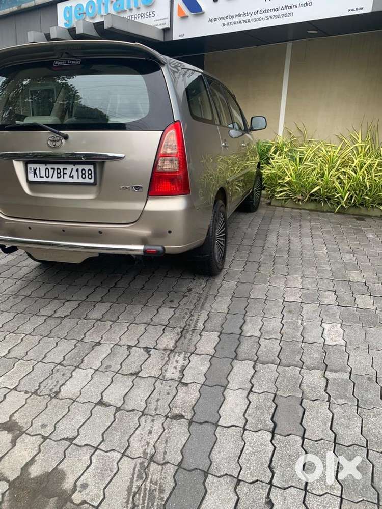 Toyota Innova 2007 Diesel 180000 Km Driven