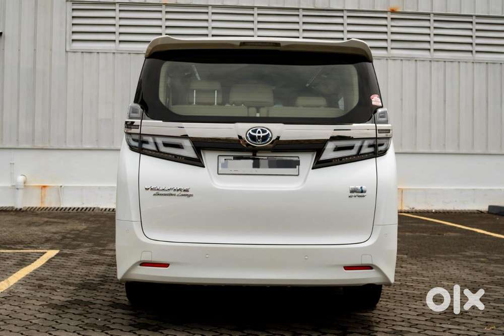 Toyota Vellfire 2.5 Executive Lounge, 2023, Petrol