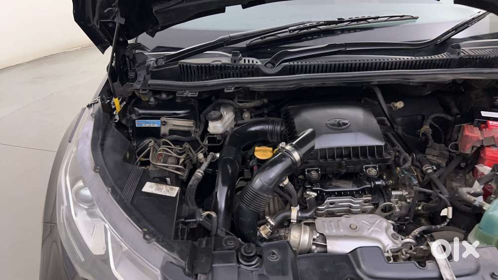 Tata Nexon 1.2 Revotron Xz Plus Luxs Red Dark Edition Amt, 2023, Pet..