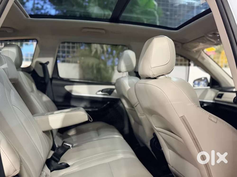 Mahindra Xuv700 2.2 Ax 7 Diesel At Luxury Pack Str Awd, 2025, Diesel
