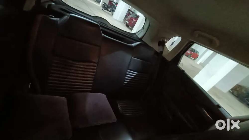 Single Hand Driving. 100% Showroom Track