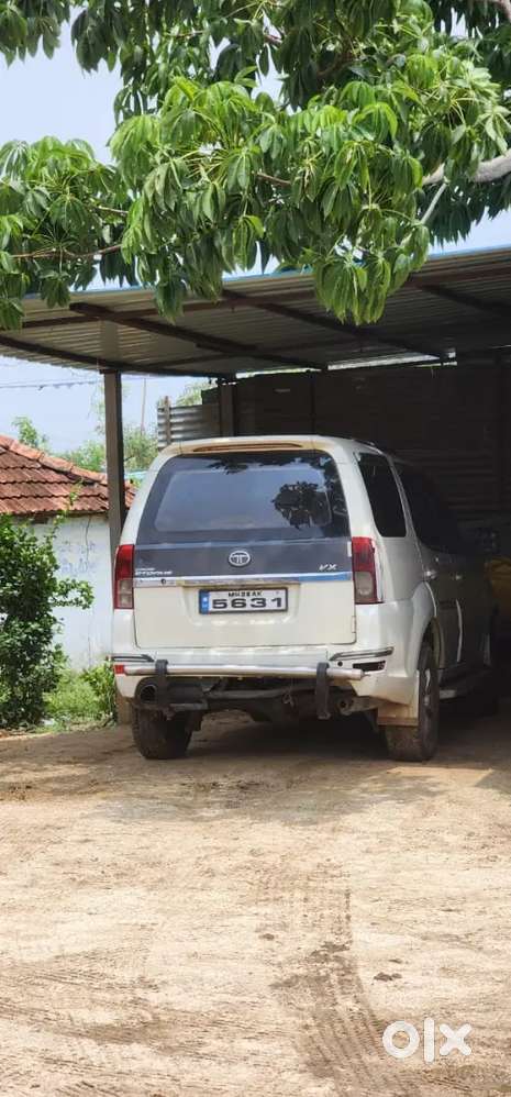 Tata Safari Storme 2015