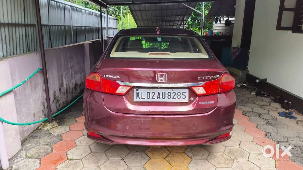 Reverse Camera, Led Screen,door Dampening, Anti Glare Front Glass,
