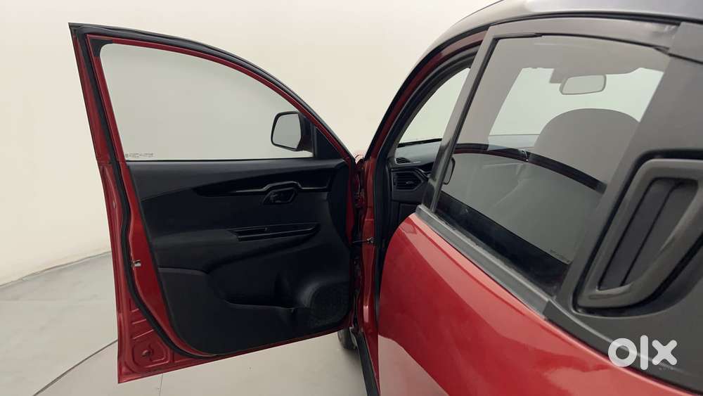 Mahindra Kuv100 Nxt 1.2 K8 Diesel 6 Str Dual Tone, 2018, Diesel