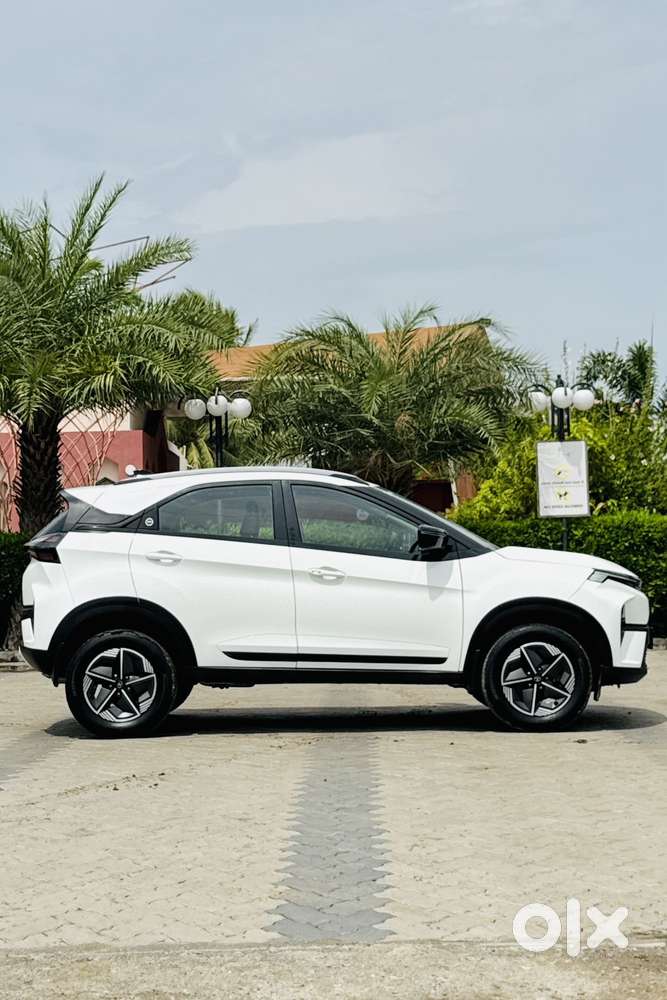 Tata Nexon Creative Plus 1.2 Revotron Petrol 7dca Dt, 2023, Petrol