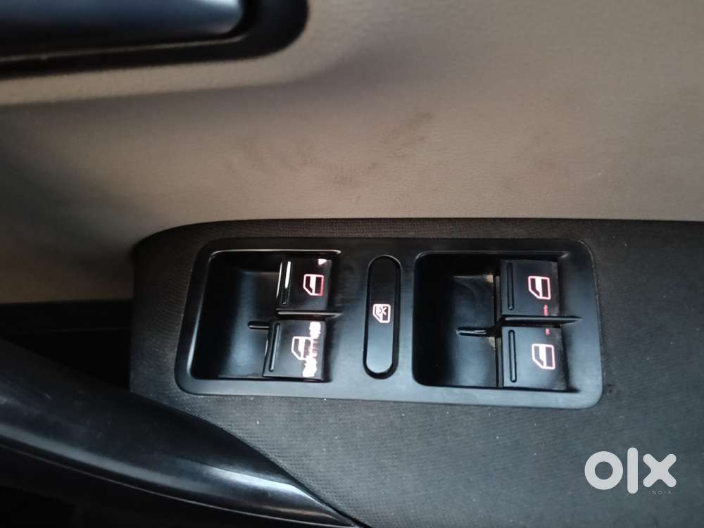 Volkswagen Polo 2009-2013 Petrol Highline 1.2l, 2012, Cng & Hybrids