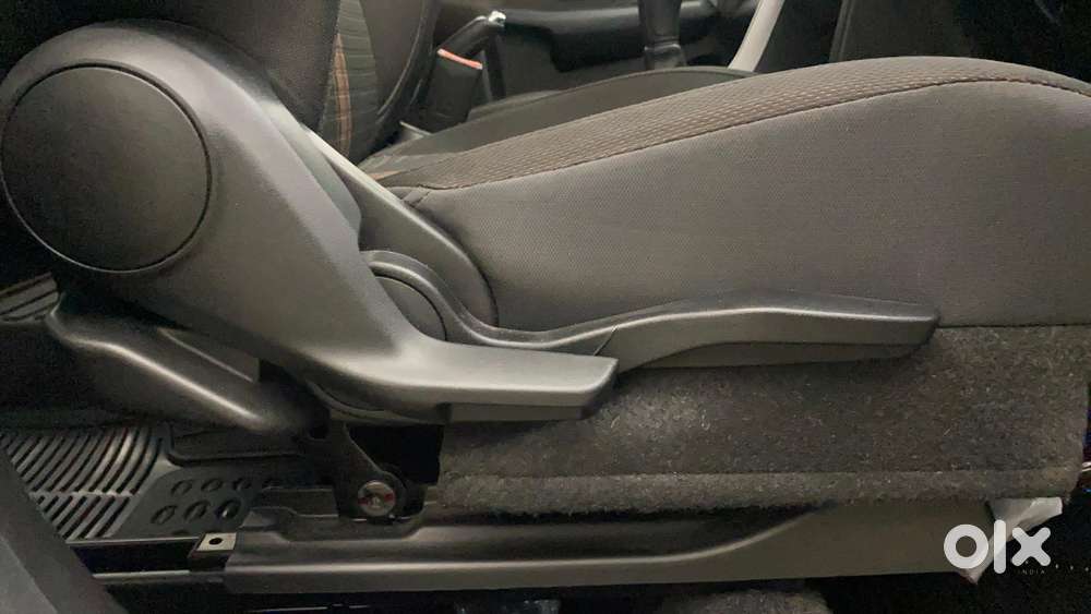 Maruti Suzuki Brezza 1.5 Zxi Smart Hybrid, 2024, Petrol