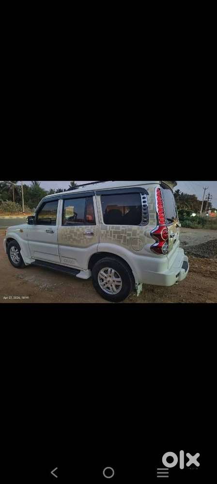 Mahindra Scorpio, 2015