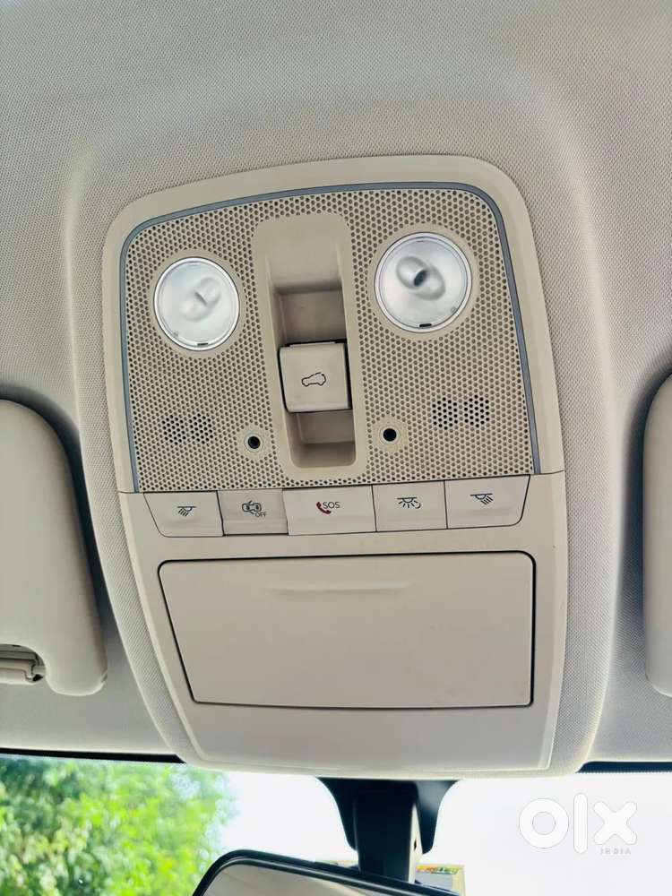 Mahindra Xuv700 2.0 Ax 5 Petrol Mt 7 Str, 2025, Petrol
