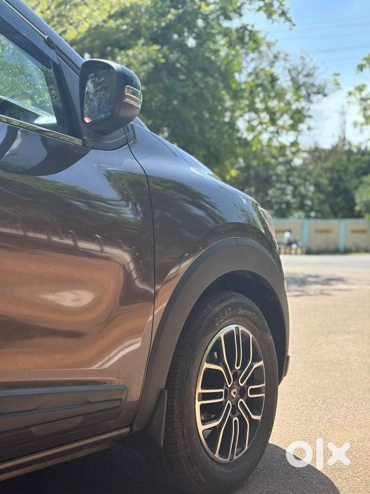 Renault Triber Rxz, 2023, Petrol