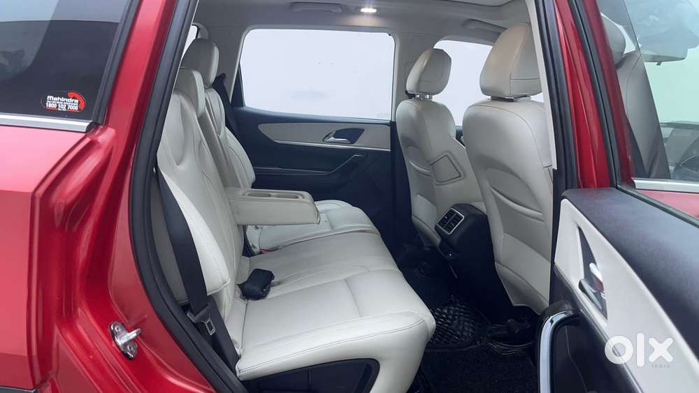 Mahindra Xuv700 2.0 Ax 7 Petrol At Str, 2024, Petrol