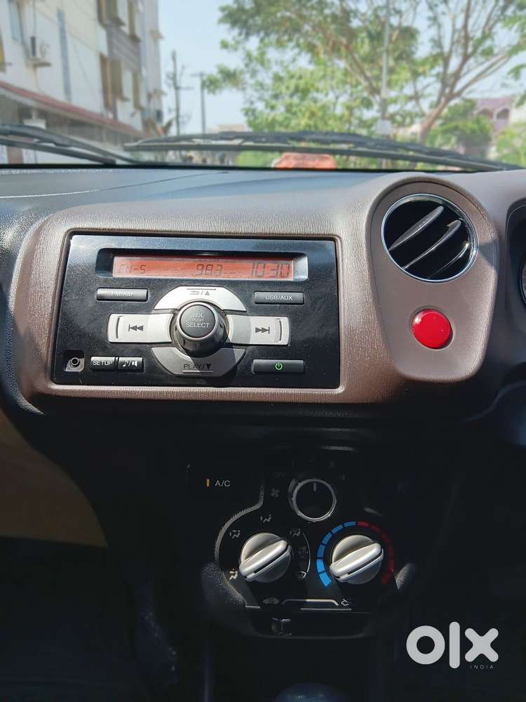 Honda Brio V Automatic, 2013, Petrol