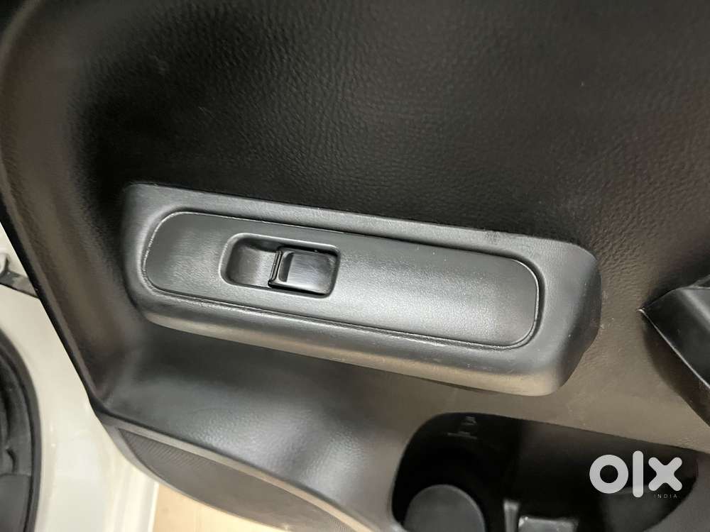 Maruti Suzuki Swift Lxi Option, 2016, Petrol