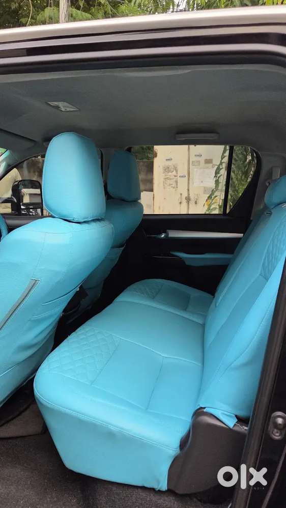 Toyota Hilux Black Edition 2025