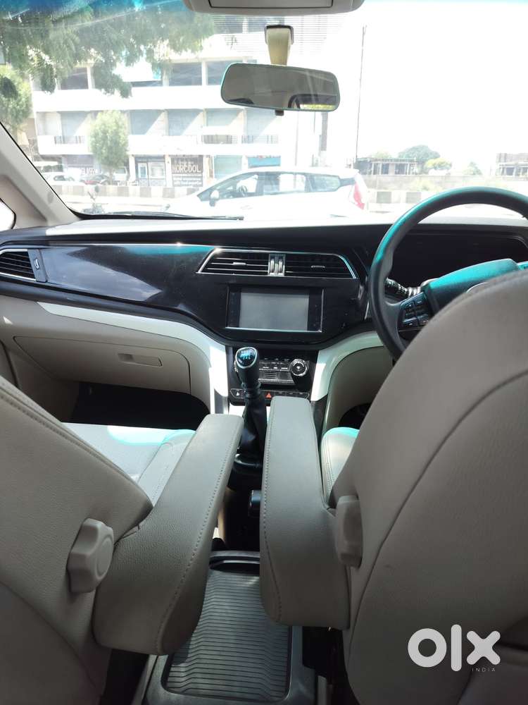 Mahindra Marazzo M8, 2019, Diesel
